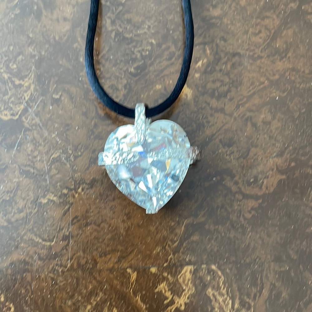 Swaroski heart pendant necklace